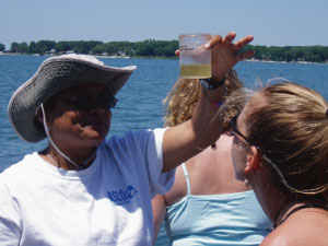 COSEE Coastal Trends Co-PI Deidre Gibson demonstrates plankton collection to Institute participants